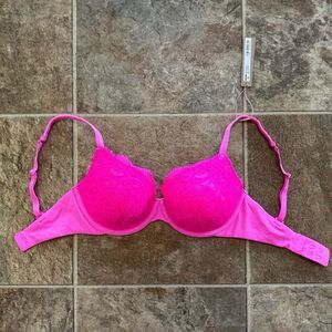 Skims Fits Everybody Lace T-shirt Bra Neon Pink Size 32D